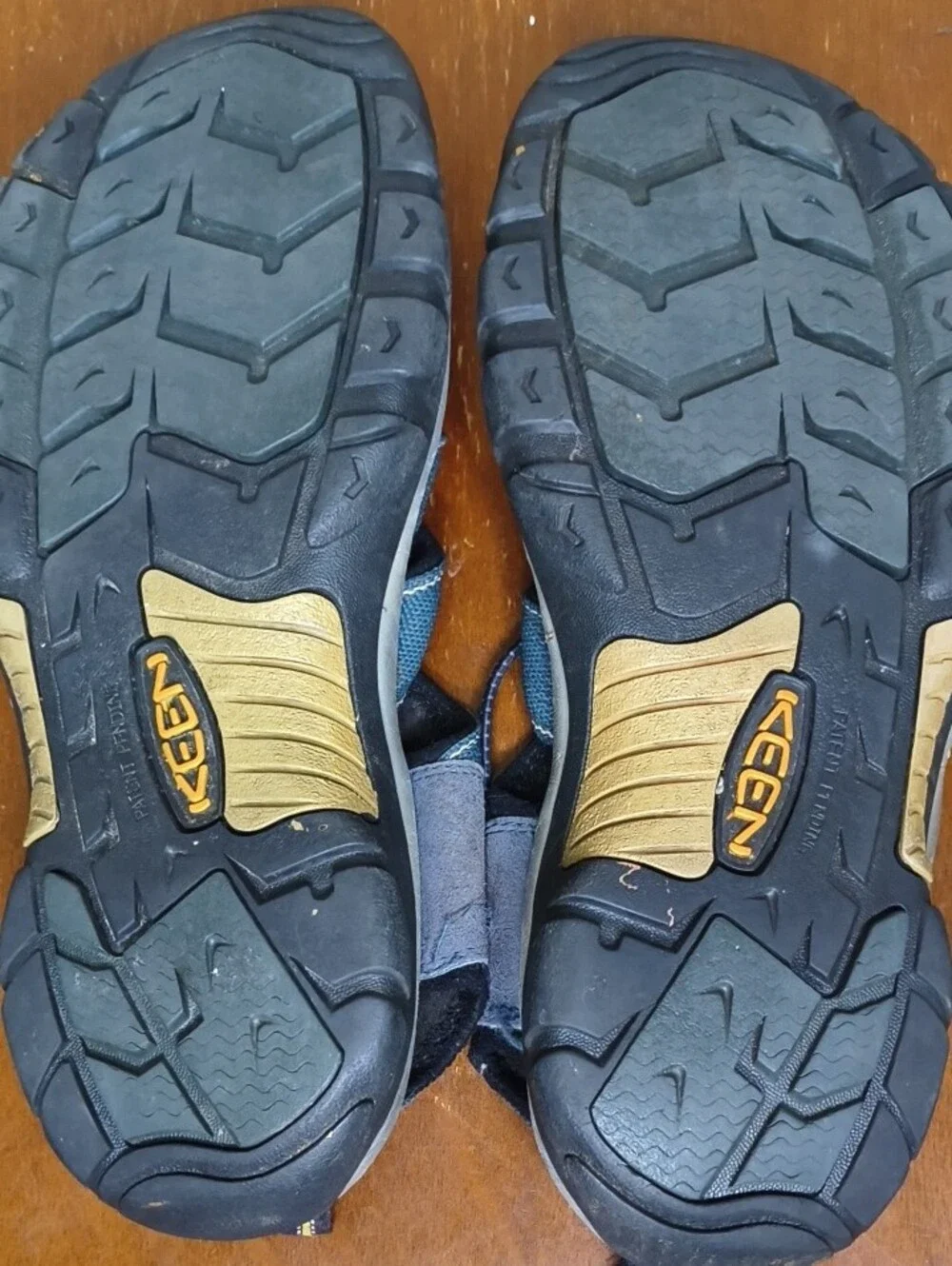 Keen Men's Size 11 Navy Blue and Gray Closed-Toe Sandals Anti Oder Waterproof AW